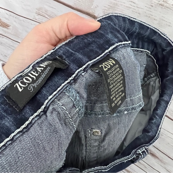 ZCO Jeans Dark Wash Embellished Pocket Denim Capris - Picture 4 of 4